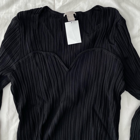 H&M Tops - NWT H&M Black Sweetheart Neck Long Sleeve Crinkle Top